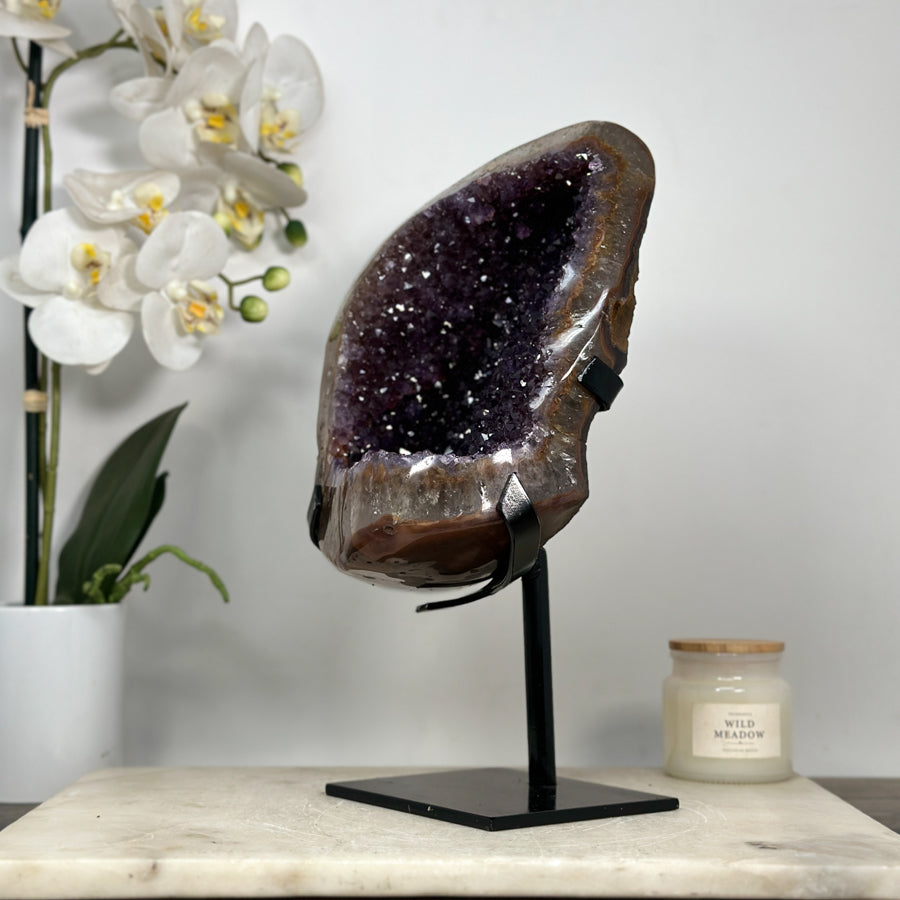 Amethyst-Geode mit klar definierter Kristallkammer