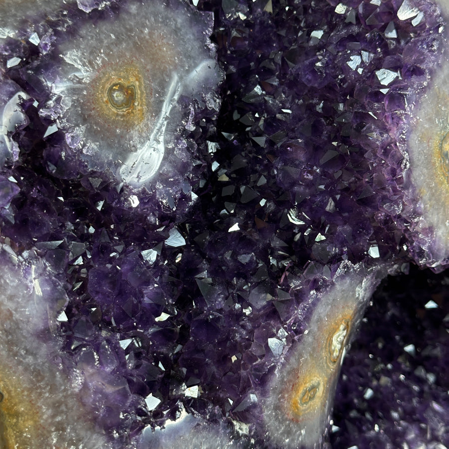 Amethyst-Kristallcluster XL mit monumentaler Präsenz, in exklusiver Premiumqualität