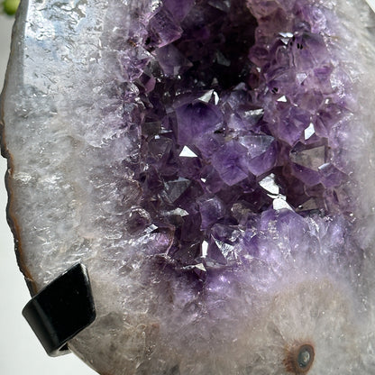 Amethyst-Quarz-Geode mit harmonischer Kristallverwachsung