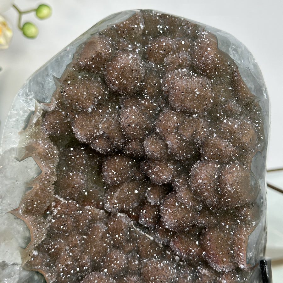 Zucker-Druzy-Kristall mit kompakter, funkelnder Oberfläche