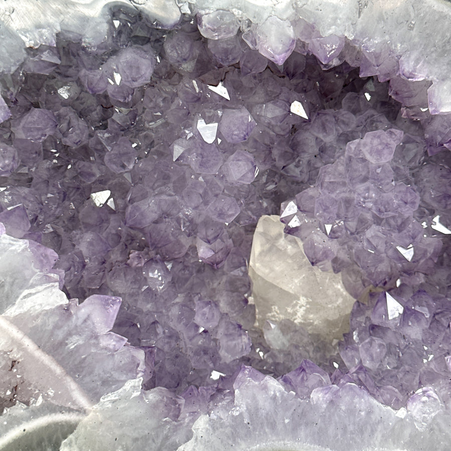 Blaue Achat-Geode groß mit fantastischer Kalzit-Formation