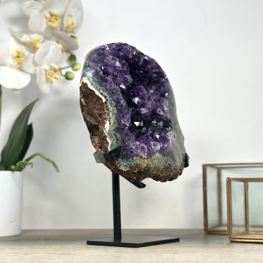 Amethyst-Cluster mit intensiv purpurner Tiefenwirkung, in exklusiver Premiumqualität