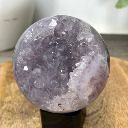 Amethyst-Sphäre mit glänzender Druzy-Oberfläche
