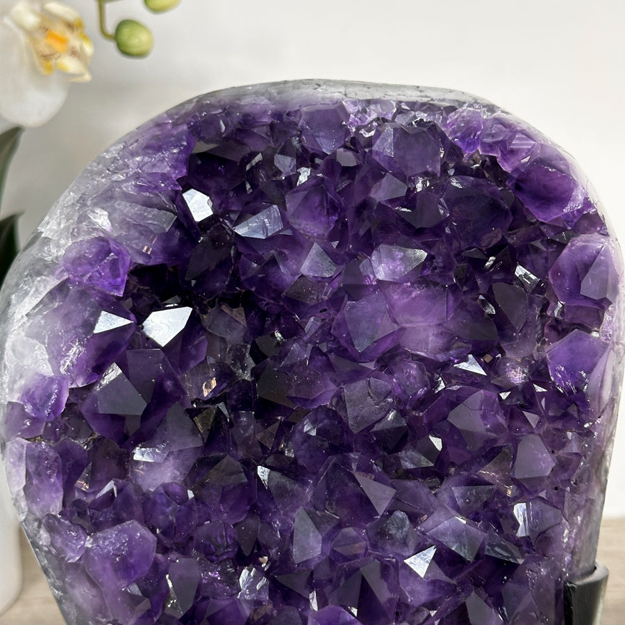 Amethyst-Kristallcluster mit fein ausgebildeter, transparenter Spitzenzone, in hochwertiger Naturqualität