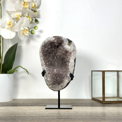 Amethyst-Geode mit grau getönter, dichter Kristallstruktur