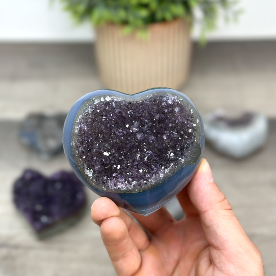 Mineralien-Herzset 6-teilig, mit natürlich gemusterter, farbintensiver Gesteinsstruktur
