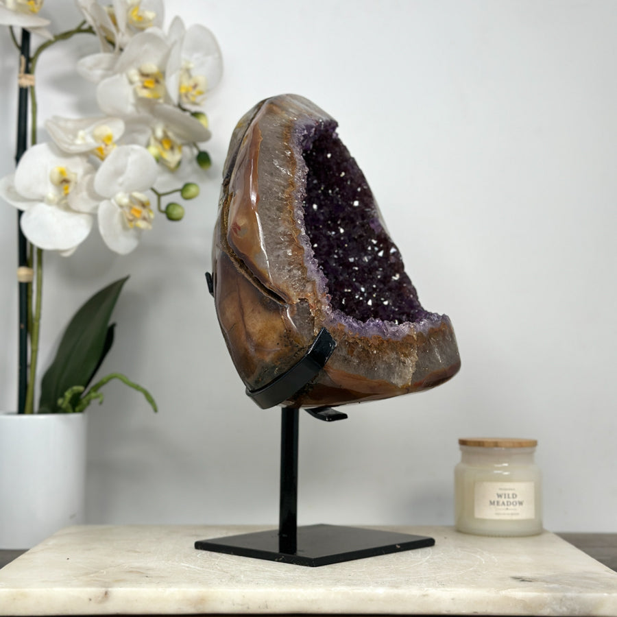 Amethyst-Geode mit klar definierter Kristallkammer