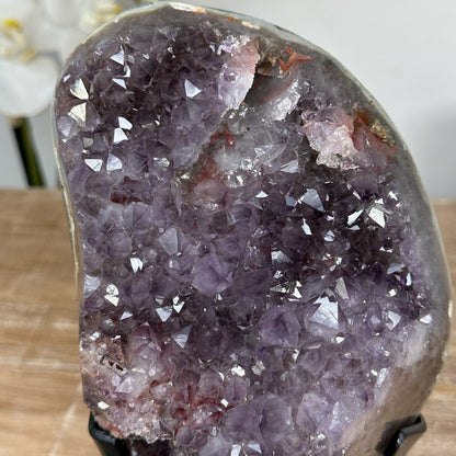 Amethyst-Cluster mit markanter Kalzitbildung