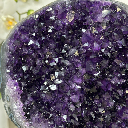 Amethyst-Kristall mit fein auslaufender Spitzenform