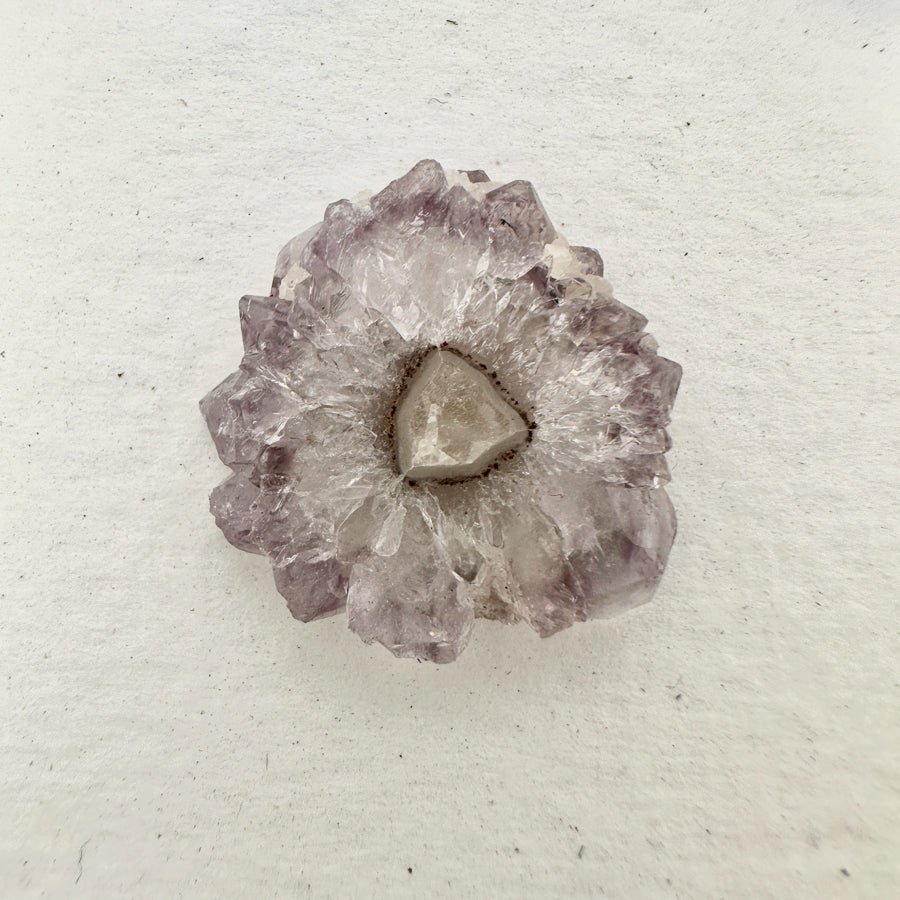 Amethyst-Achat-Stalaktiten-Scheiben mit konzentrischer Achat-Struktur