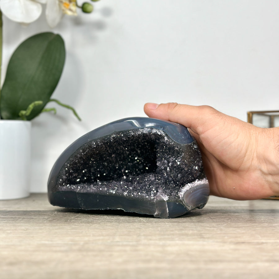 Quarz-Achat-Geode mit polierter Oberfläche und klarer Struktur