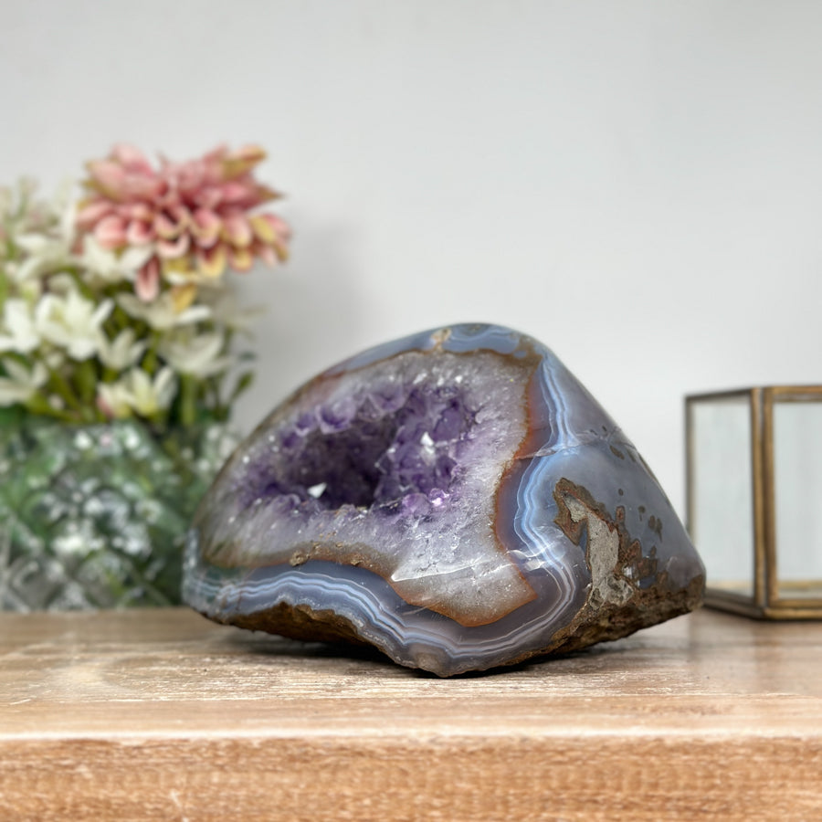 Amethyst-Achat-Geode mit fein kristallisierter Druzy-Struktur