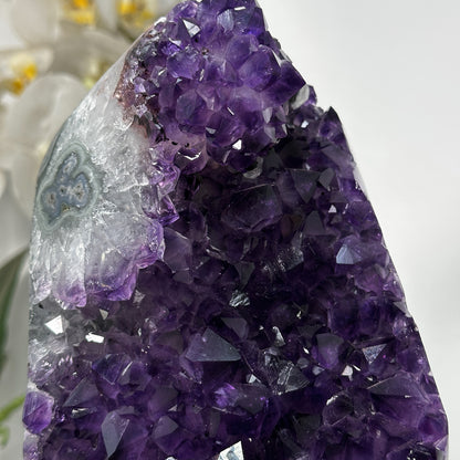 Amethyst-Cluster groß mit stark lichtreflektierenden Kristallspitzen