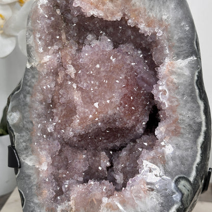 Quarz-Geode XXL mit markanter Kristallformation, in exklusiver Premiumqualität
