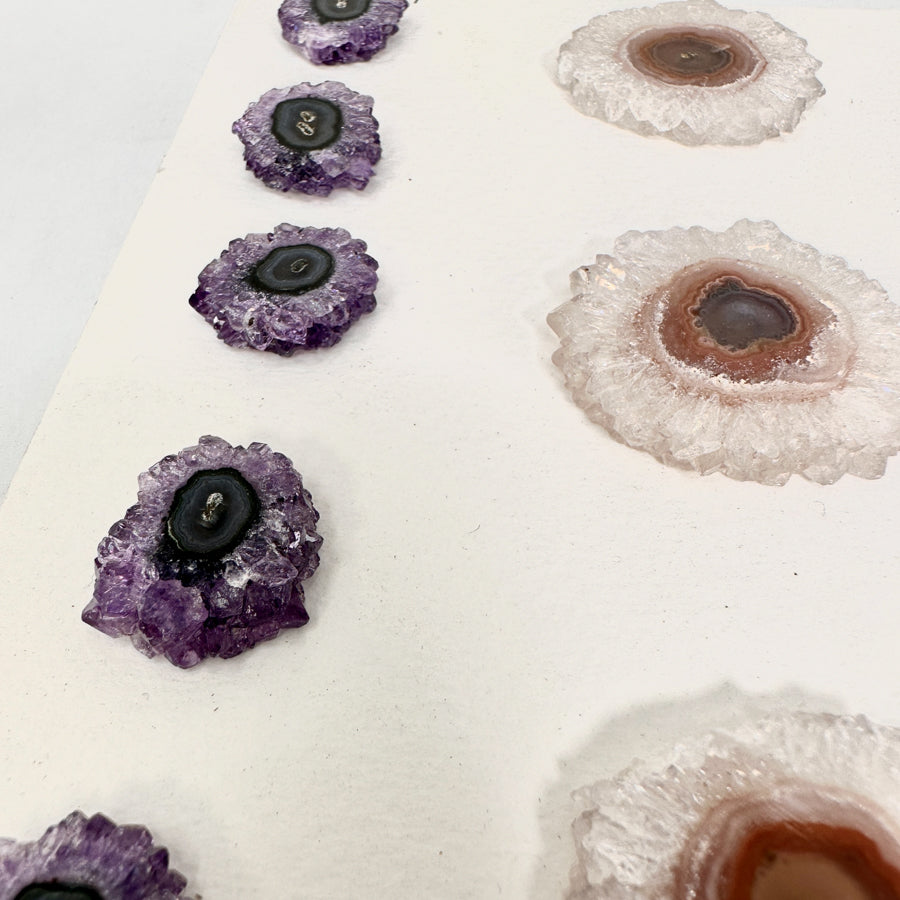 Quarz-Amethyst-Achat-Grünjaspis-Stalaktiten-Scheiben mit natürlicher Mineralbänderung