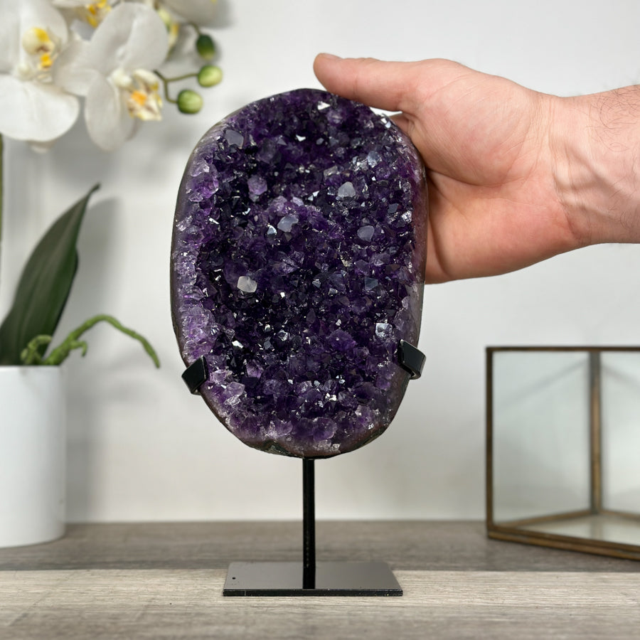 Amethyst-Kristallcluster mit satt gefärbter, königlicher Nuance