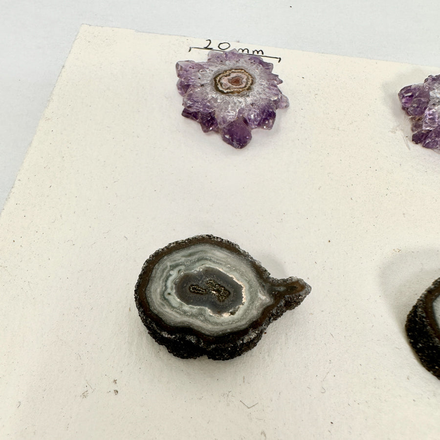 Amethyst-Jaspis-Quarz-Stalaktiten-Scheiben mit konzentrischer Mineralstruktur
