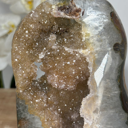 Zucker-Druzy-Kristallcluster gelb mit Quarzmatrix