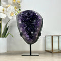 Amethyst-Stein mit breit gefächerter, tiefvioletter Kristallzone