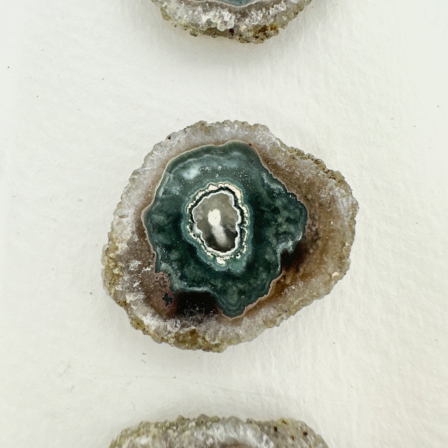 Amethyst-Achat-Quarz-Stalaktiten-Scheiben mit radialer Mineralstruktur