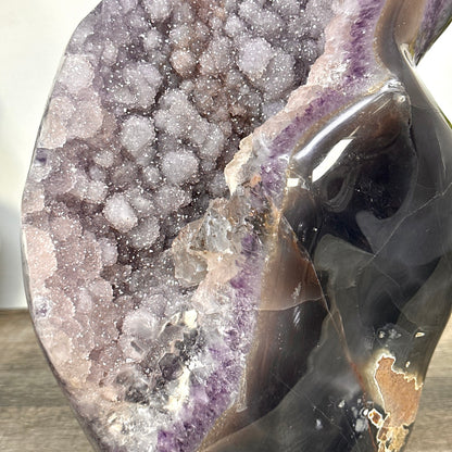 Zucker-Amethyst Cluster mit harmonischer, dekorativer Tiefenwirkung und Achat-Schale