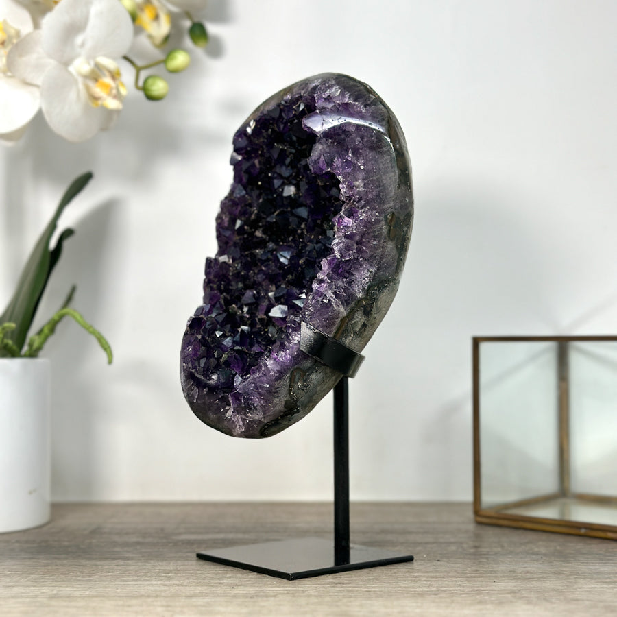 Amethyst-Geode mit offener, harmonischer Kristallarchitektur