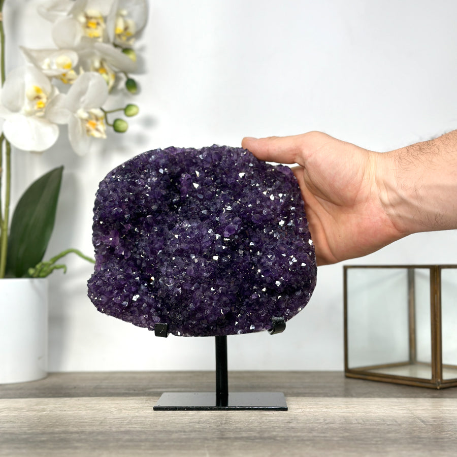 Amethyst-Cluster mit dicht gewachsener, tiefvioletter Kristallstruktur, in exklusiver Premiumqualität