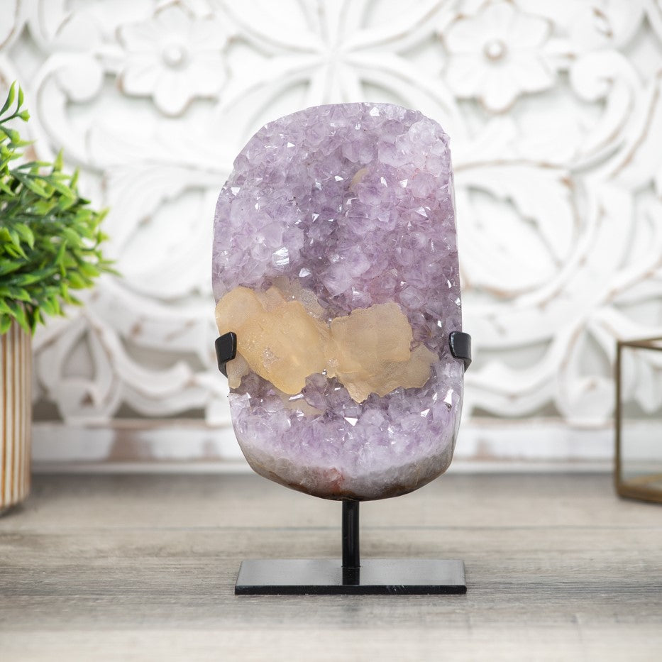Spirit-Amethyst-Cluster XL mit dominanter Kalzit-Formation