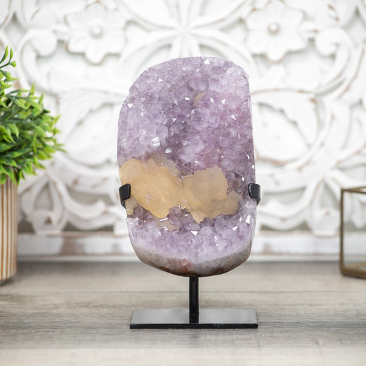 Spirit-Amethyst-Cluster XL mit dominanter Kalzit-Formation