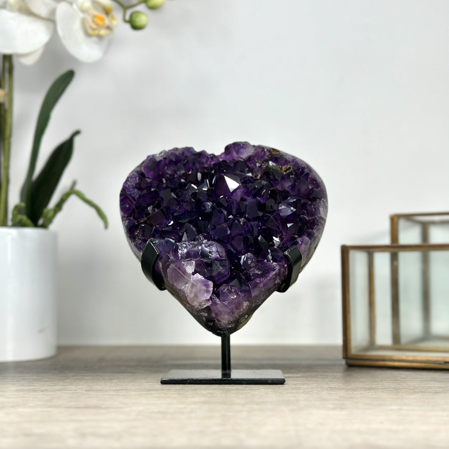 Amethyst-Kristallherz mit klar strukturierter Kristallbildung