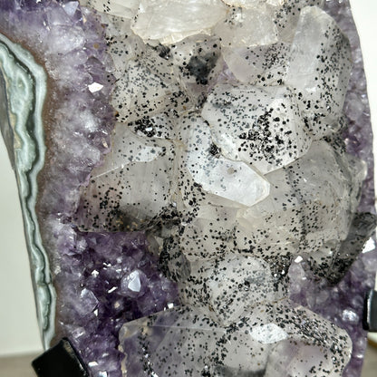 Amethyst-Kristall XL mit imposanter Kalzit-Auflage, in exklusiver Premiumqualität