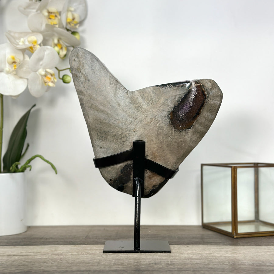 Amethyst-Cluster mit dicht gewachsener, intensiv tiefvioletter Kristallstruktur