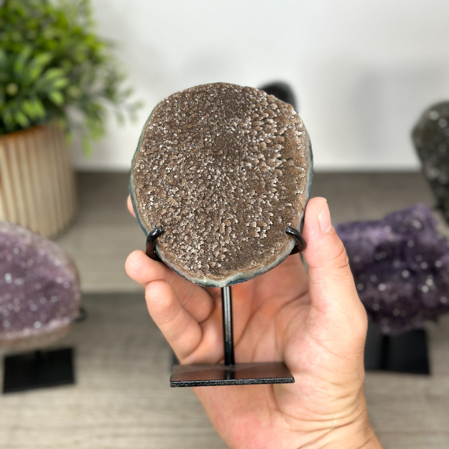 Kristallskulpturen-Set 6-teilig, mit kristallreicher Struktur und kontrastreicher Mineralformation