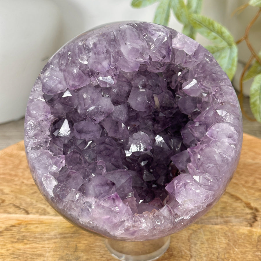 Amethyst-Achat-Steinkugel mit feinkristalliner Druzy-Struktur
