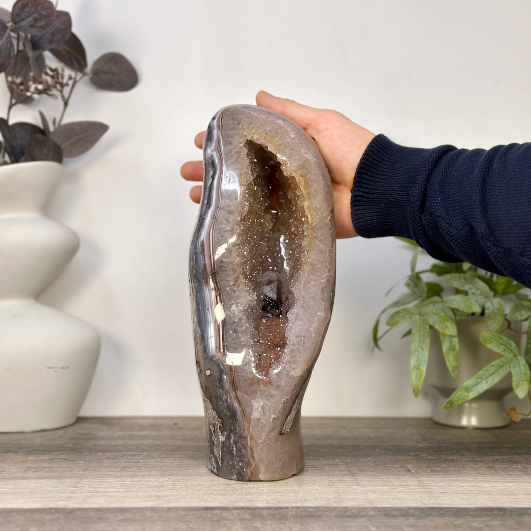 Quarz-Geode mit ausdrucksstarker architektonischer Struktur und Kalzitformation