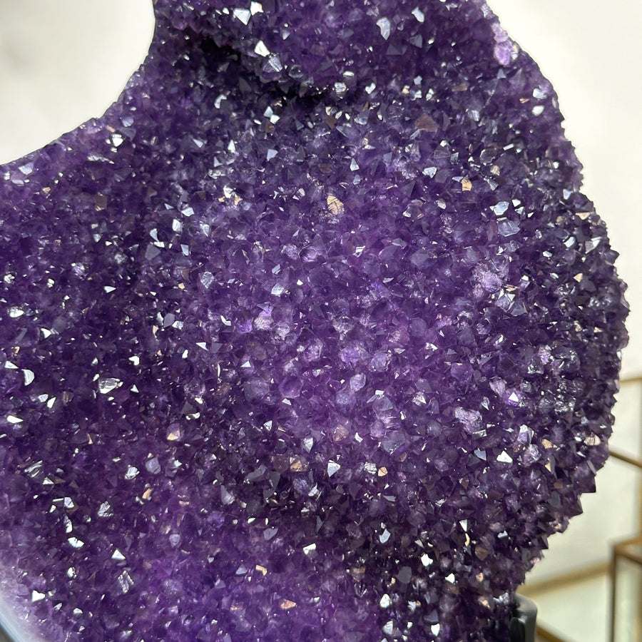 Amethyst-Cluster mit kontrastreicher, blauer Achat-Matrix, in ausgewählter Spitzenqualität