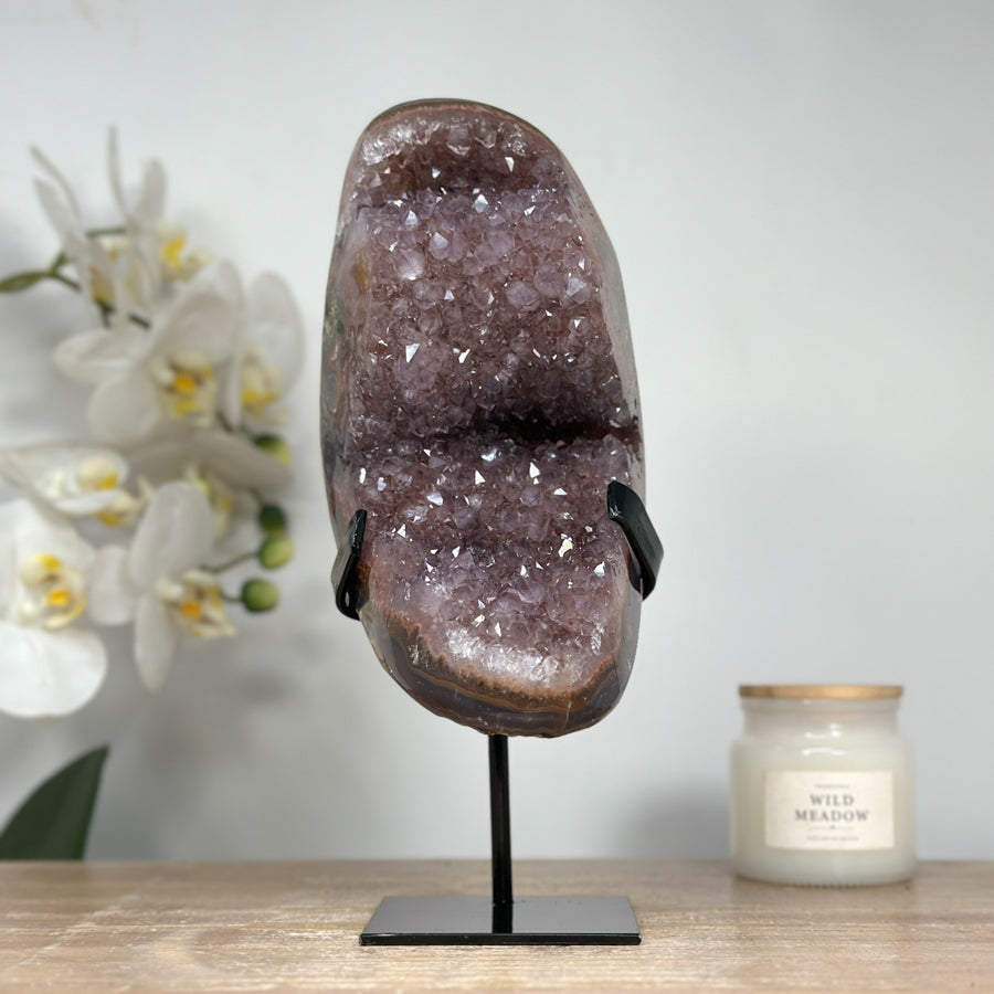 Amethyst-Blauachat-Kristallcluster mit kontrastreicher Mineralstruktur