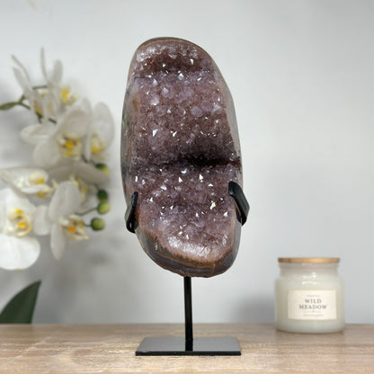 Amethyst-Blauachat-Kristallcluster mit kontrastreicher Mineralstruktur
