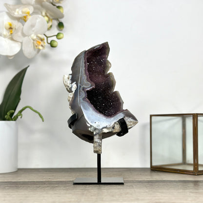 Amethyst-Blatt mit filigranen Linien und Achat-Maserung