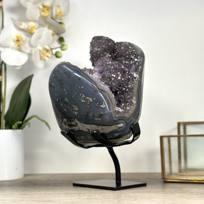 Amethyst-Achat-Exemplar mit integrierten Hämatit-Formationen