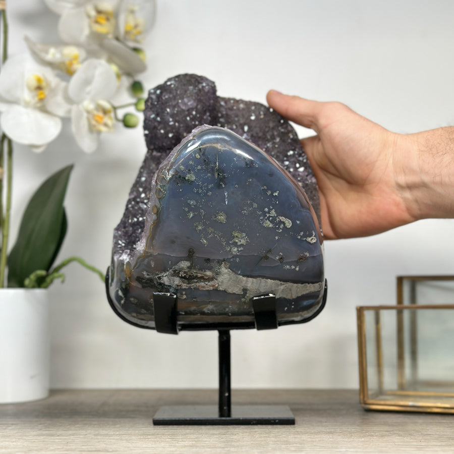 Amethyst-Achat-Exemplar mit integrierten Hämatit-Formationen