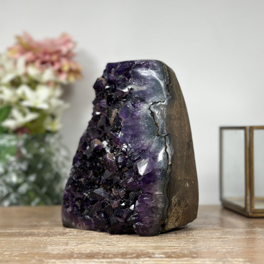 Amethyst-Kathedrale mit feinkristalliner Zuckerquarz-Struktur