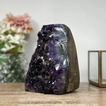 Amethyst-Kathedrale mit feinkristalliner Zuckerquarz-Struktur