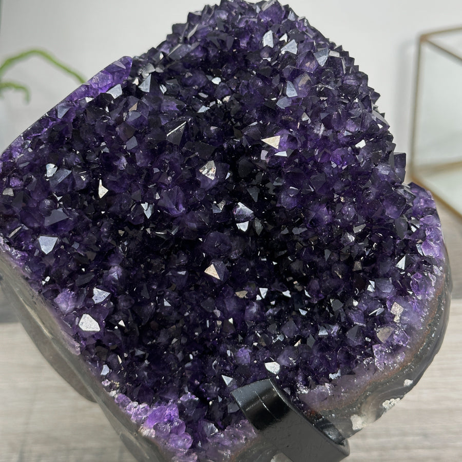 Amethyst-Achat-Kristallcluster mit vielschichtiger, stalaktitischer Bildung