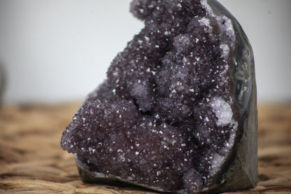 Quarz-Druse mit fein kristalliner Druzy-Struktur