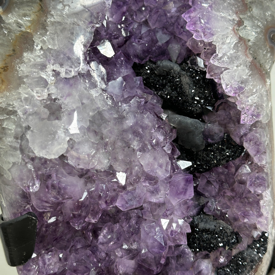 Amethyst-Geode XL mit beeindruckend ausgebildeter Kristallkammer
