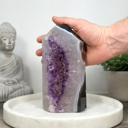 Amethyst-Achat-Obelisk mit markanter Achatbänderung, in ausgewählter Spitzenqualität