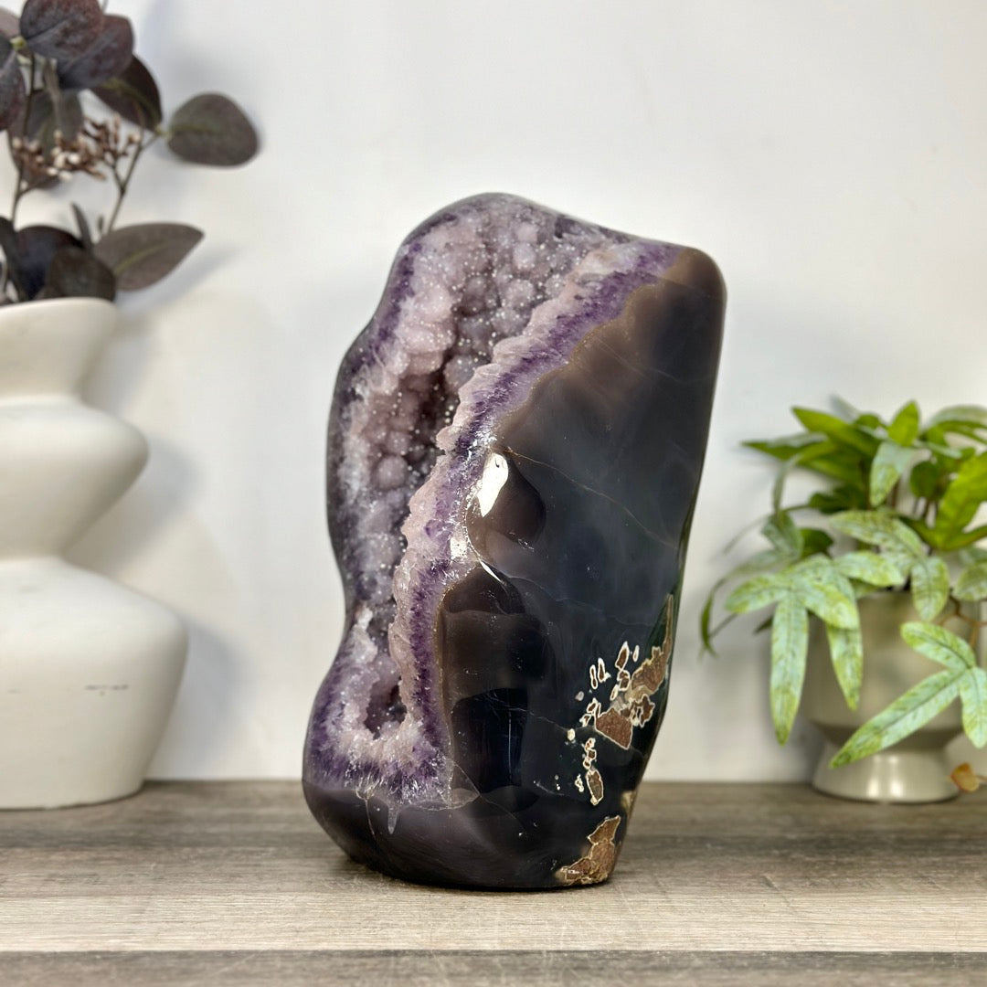 Zucker-Amethyst-Geode groß mit spiegelnder Oberfläche und Achat-Schale