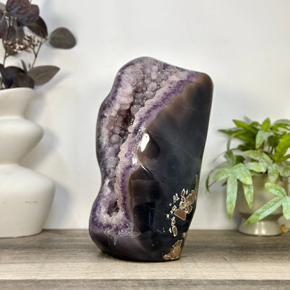 Zucker-Amethyst-Geode groß mit spiegelnder Oberfläche und Achat-Schale