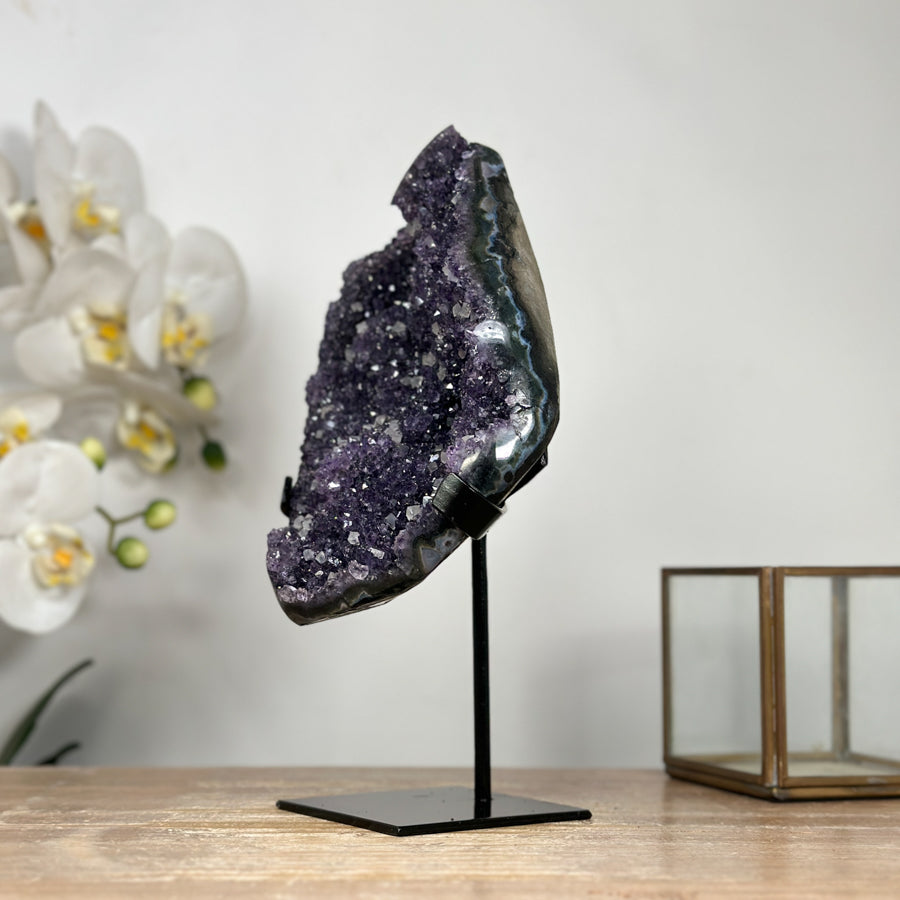 Amethyst-Kristall mit integrierter Kalzit-Bildung, in ausgewählter Spitzenqualität
